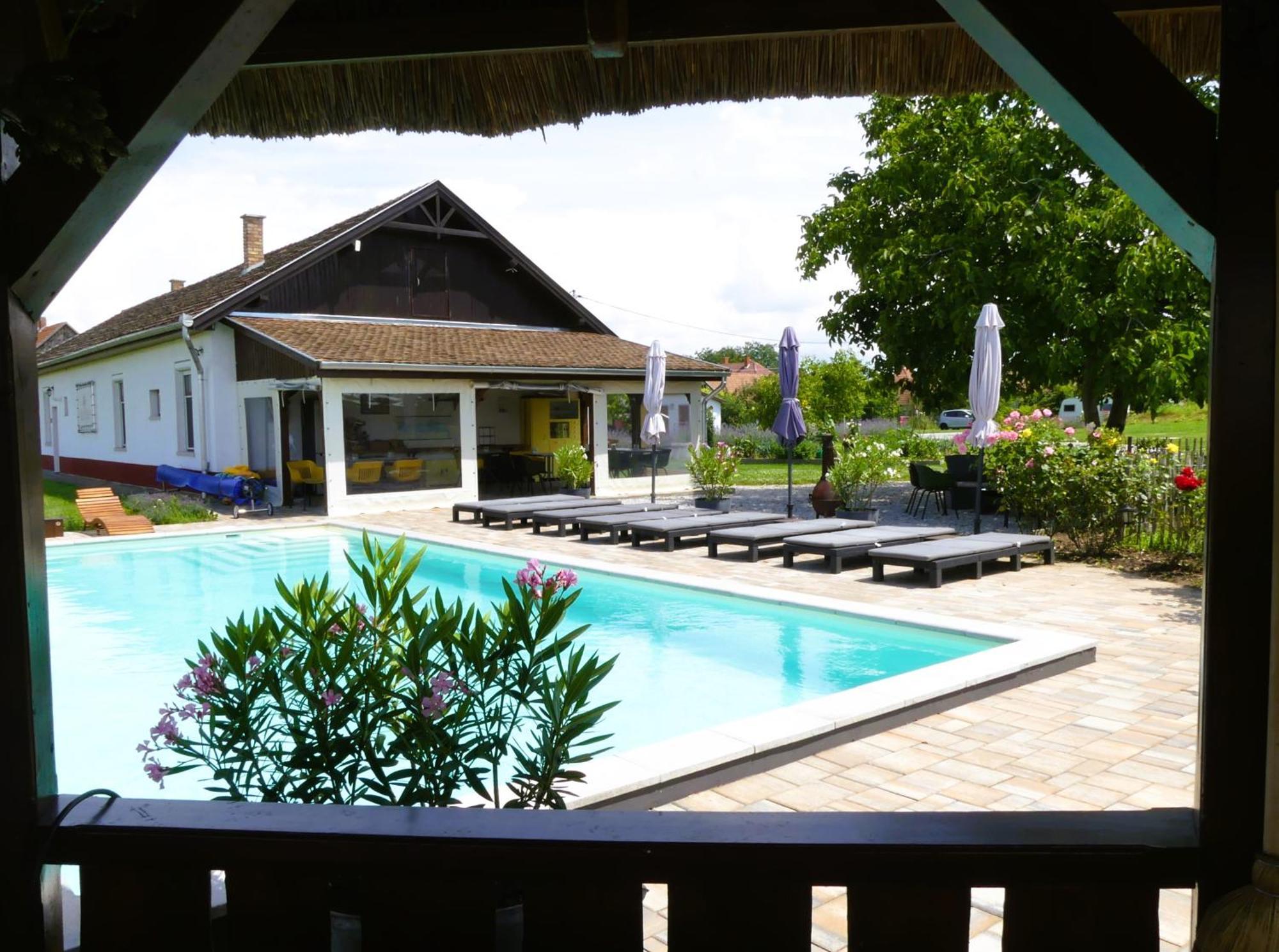 Bed and Breakfast Tisza White House Tiszaszolos Exterior foto